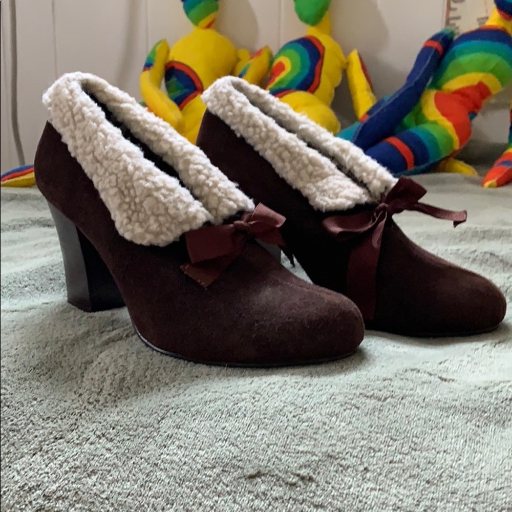 Winter pin up heels